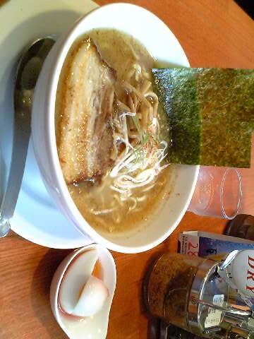 「麺や RYOUMA」　ラーメン　西早稲田_f0128714_2334333.jpg