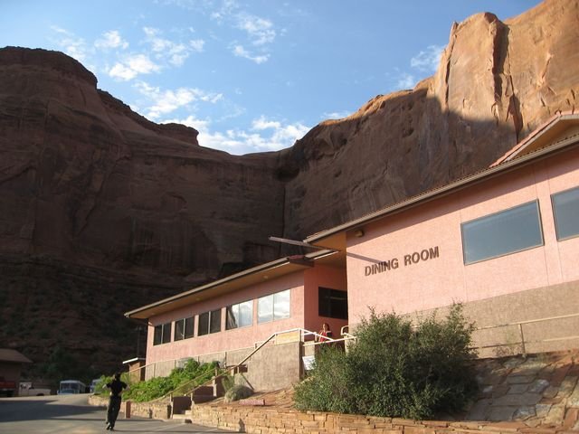 「グールディングロッジ」　レストラン　モニュメントバレー　【その１２】_f0128714_2250915.jpg