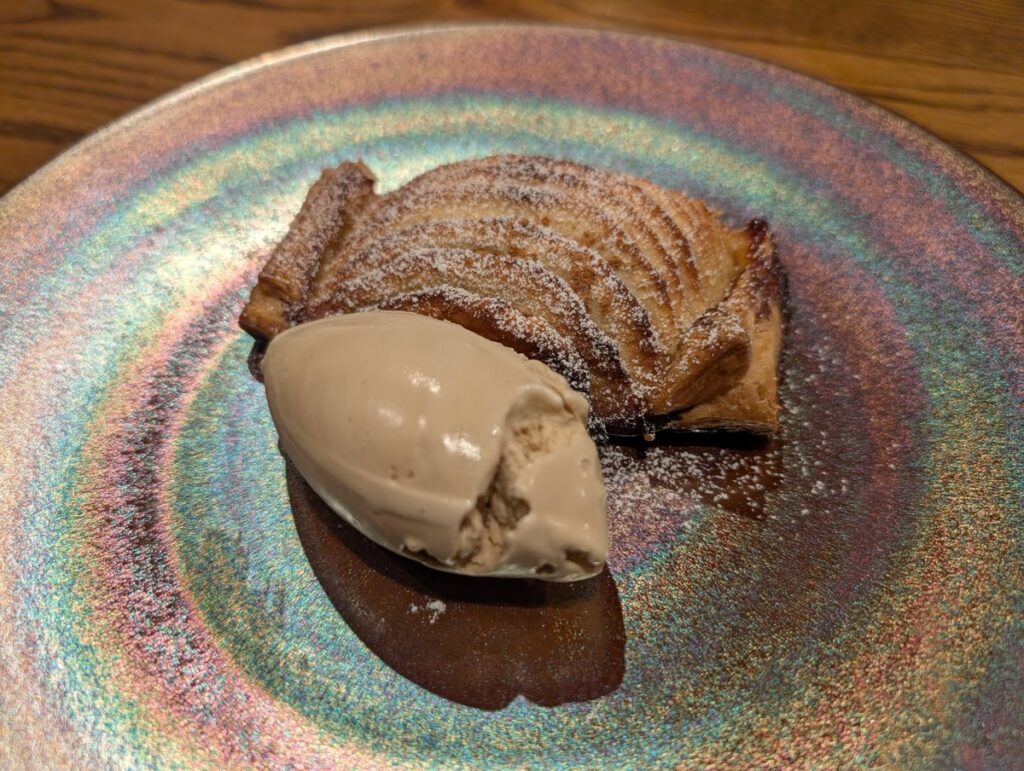 アップルパイとアイスのデザート
