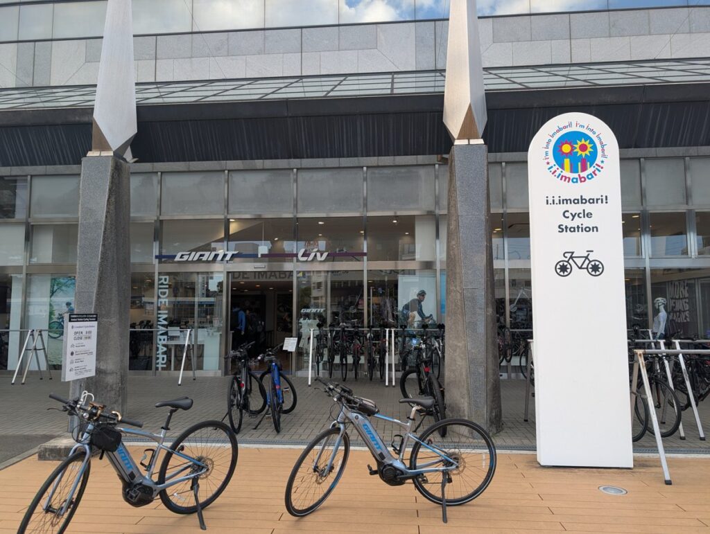 ジャイアントストア今治の店頭に並ぶレンタルのe-bike