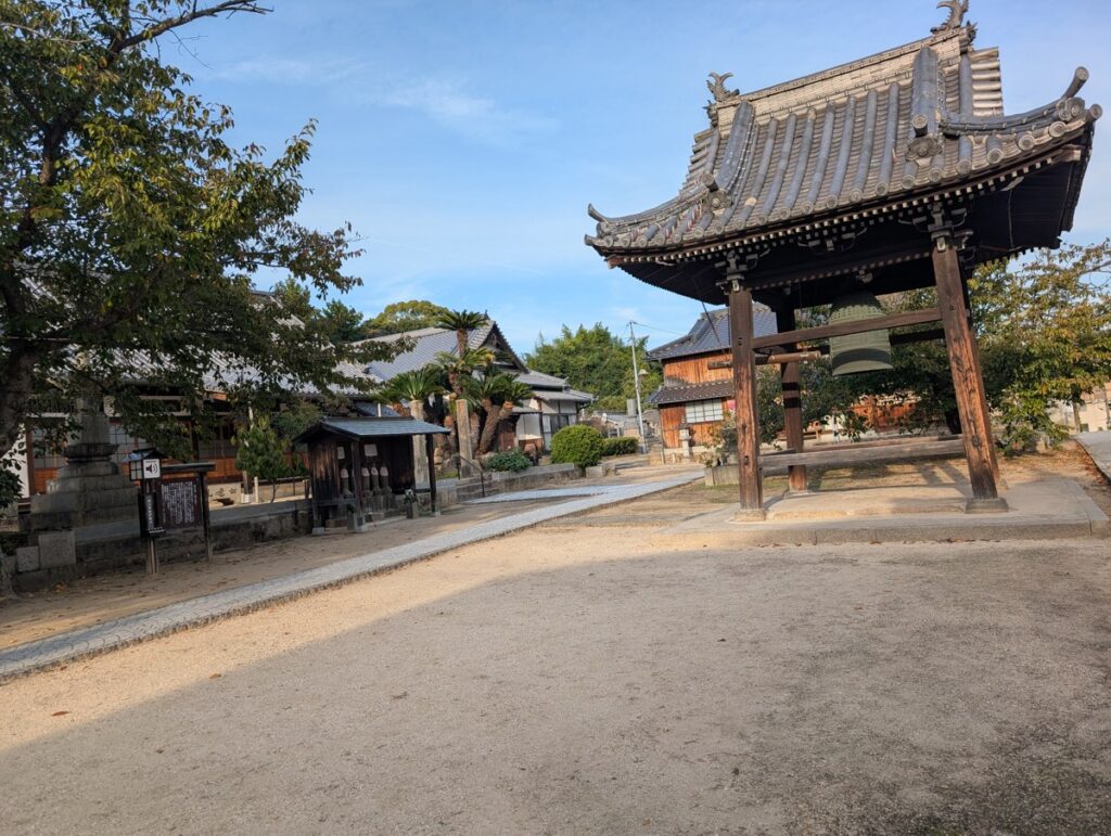 尾道の古寺の門